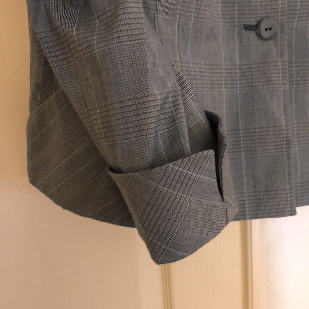 NWOT suit; fully lined plaid suit - Picture 5 of 12